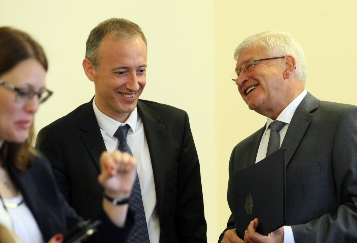 Само двама министри на парламентарен контрол