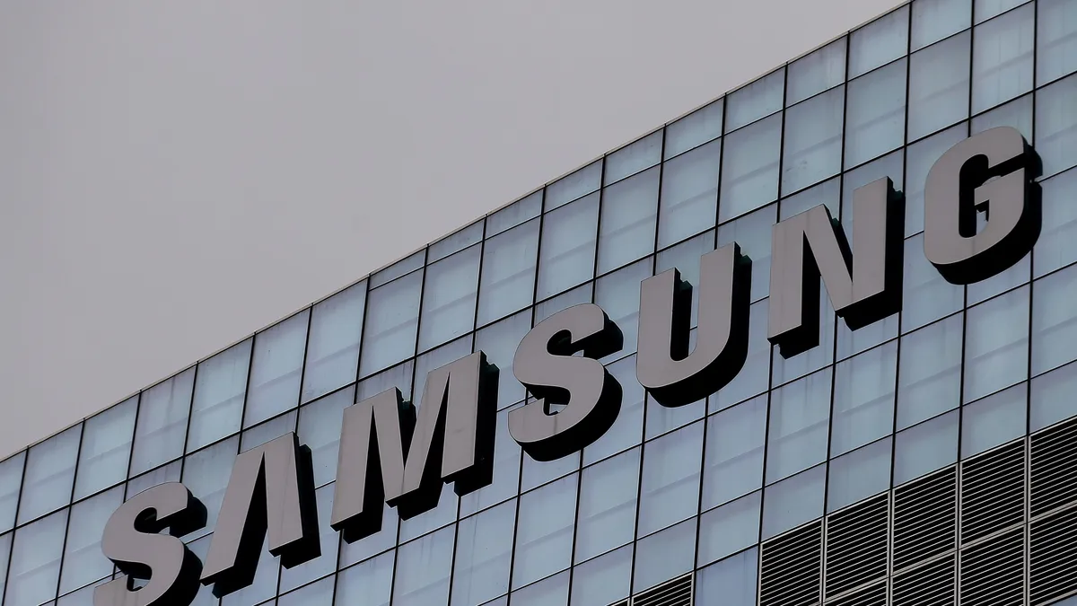 Samsung планира да съкрати 30% от персонала си в чужбина 