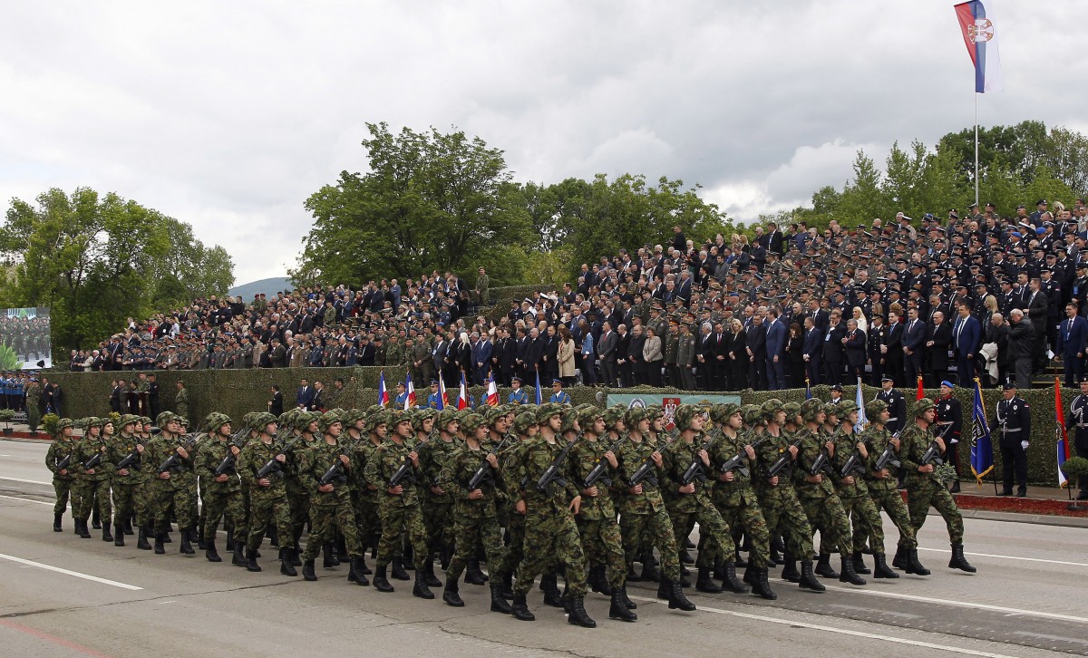 Сърбия въвежда задължителна военна служба догодина