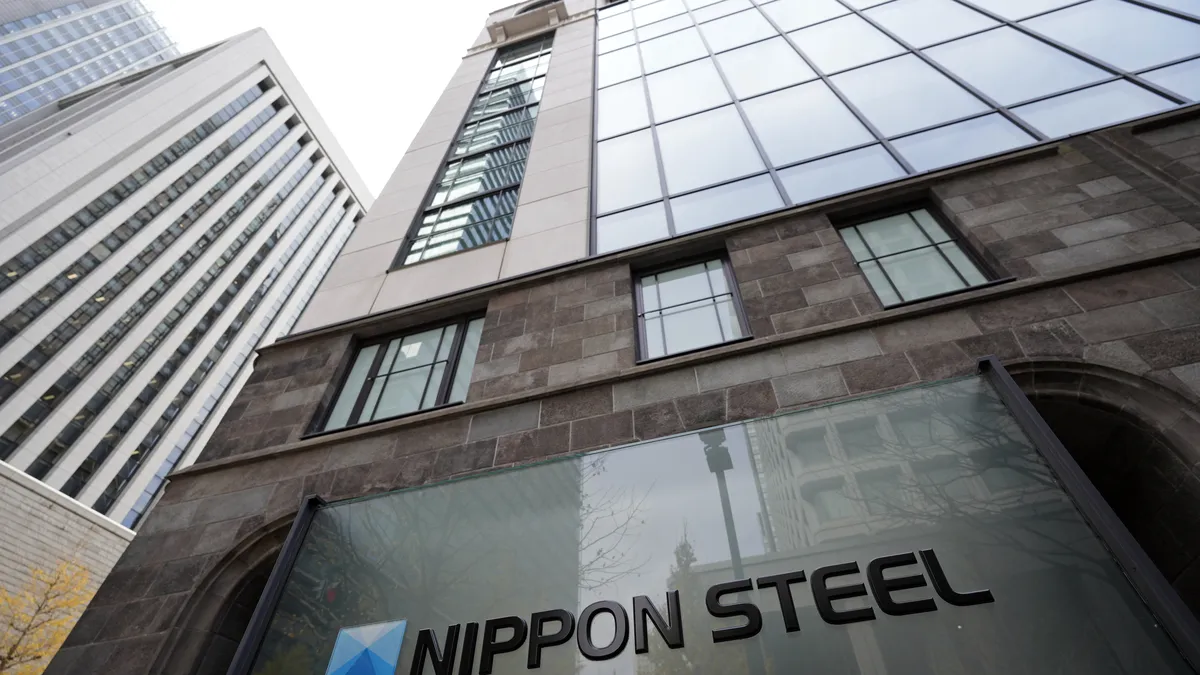 САЩ забавят изпълнението на заповедта, блокираща сливането на Nippon Steel