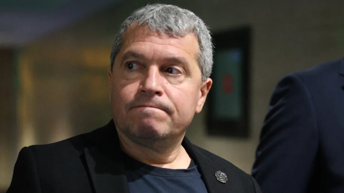 Съюзът на артистите пита обществеността дали да се иска официално оставката на Тошко Йорданов