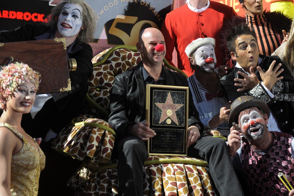 Създателят на Cirque du Soleil иска да го изкупи обратно