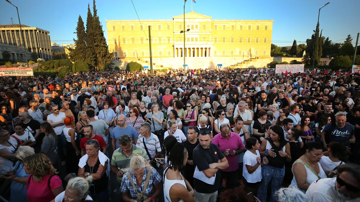 Сблъсъци избухнаха в Атина след митинг за влаковата катастрофа при Темпе