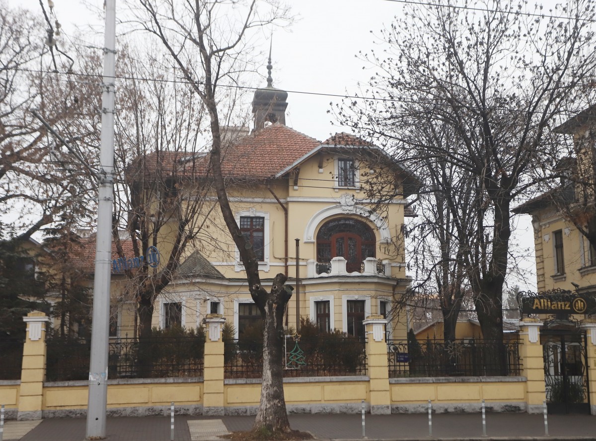 Няколко архитектурни епохи се пресичат на столично кръстовище