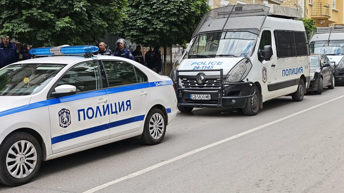 Сградата на ЕК се охранява от жандармерия и полиция, протестът на Възраждане приключи