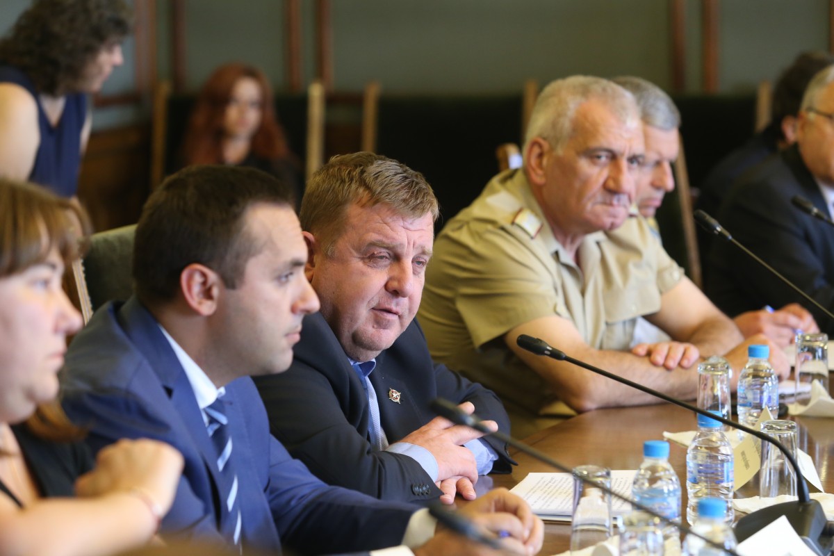 Шефът на Военна информация подаде рапорт за напускане