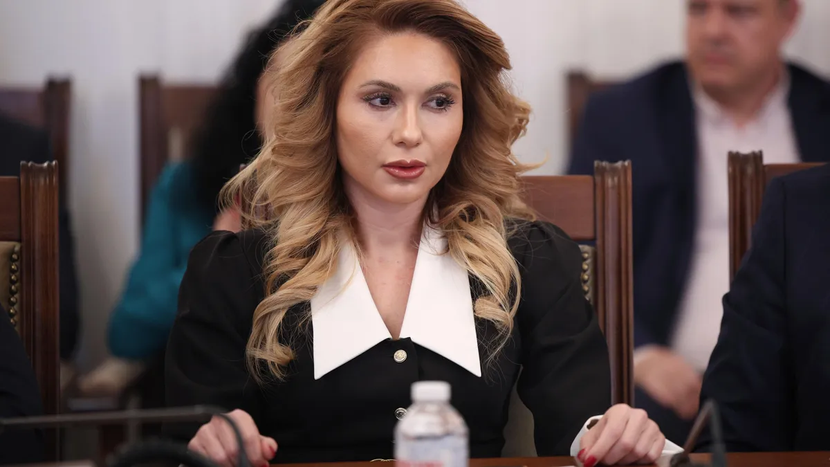 Шефката на КЗП Мария Филипова с официална подкрепа на Пеевски