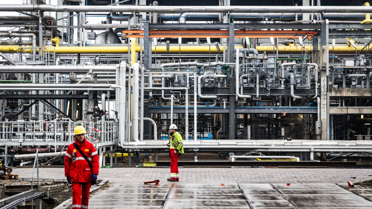 Shell и норвежката Equinor ще създадат съвместна компания за нефт и газ