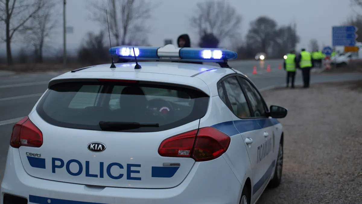Шофьор кара в Обзор с над 3 промила алкохол, друг – с над 2,5 промила, е задържан в Бургас