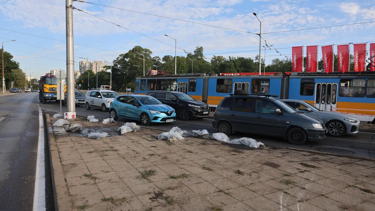 Шофьорът, врязал се смъртоносно в автобус на градския транспорт в София, имал книжка от 2 седмици