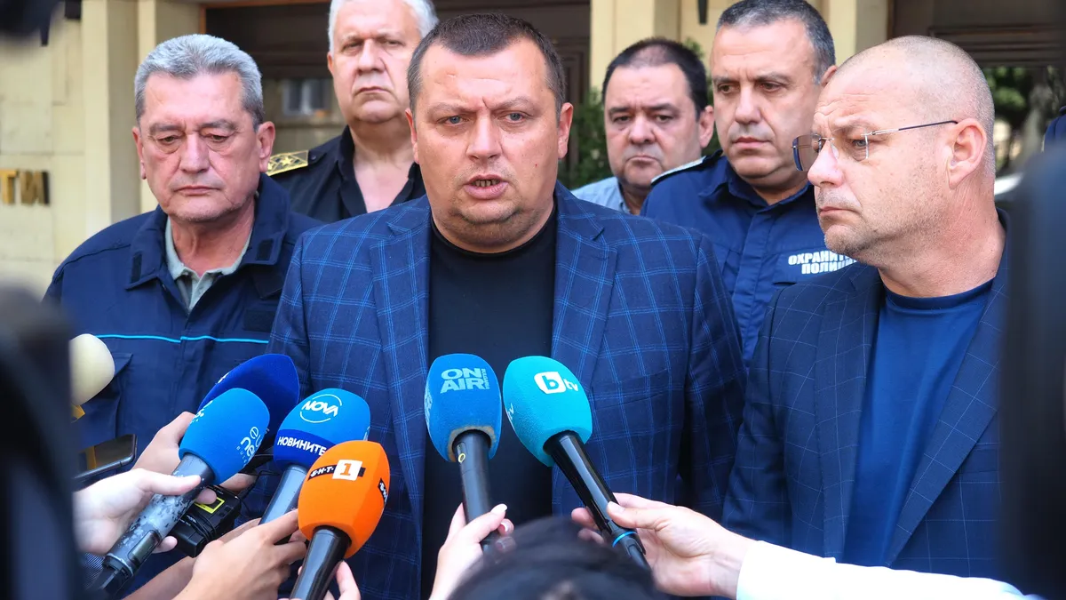 Щабът: И днес ситуацията с пожарите остава тежка, помагат ни самолети и хеликоптери от ЕС