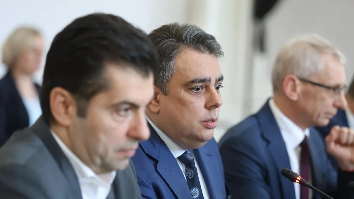 Ще успее ли „Продължаваме промяната“ да излезе от все по-задълбочаващата се вътрешнопартийна криза 