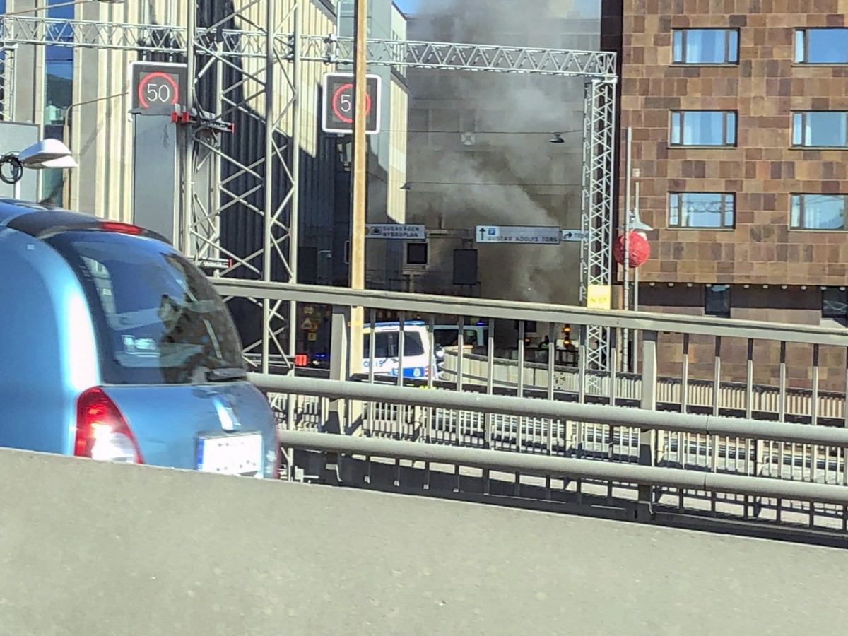 Автобус се взриви в Стокхолм (видео)