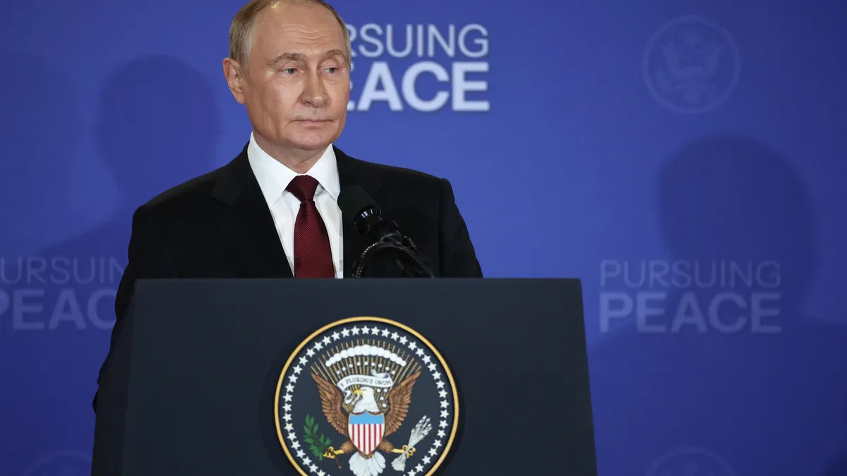 Си Ен Ен: Няма споразумение в Аляска, но Путин все пак си тръгва с няколко големи победи
