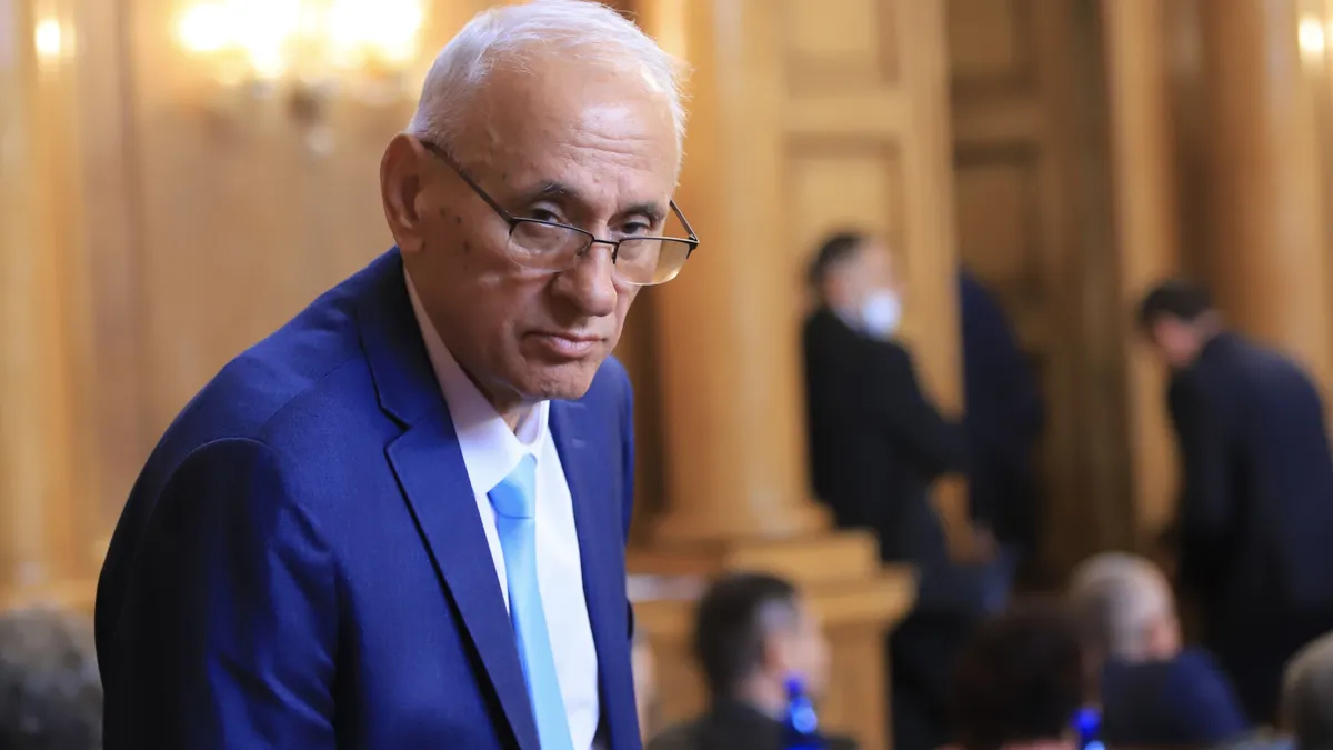 Силви Кирилов ще открие и 50-ия парламент