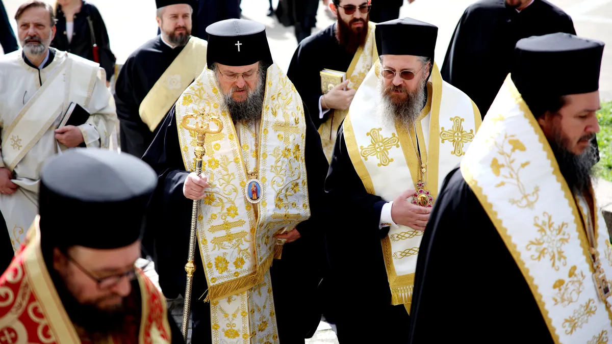 Синодът избира трима кандидати за патриарх