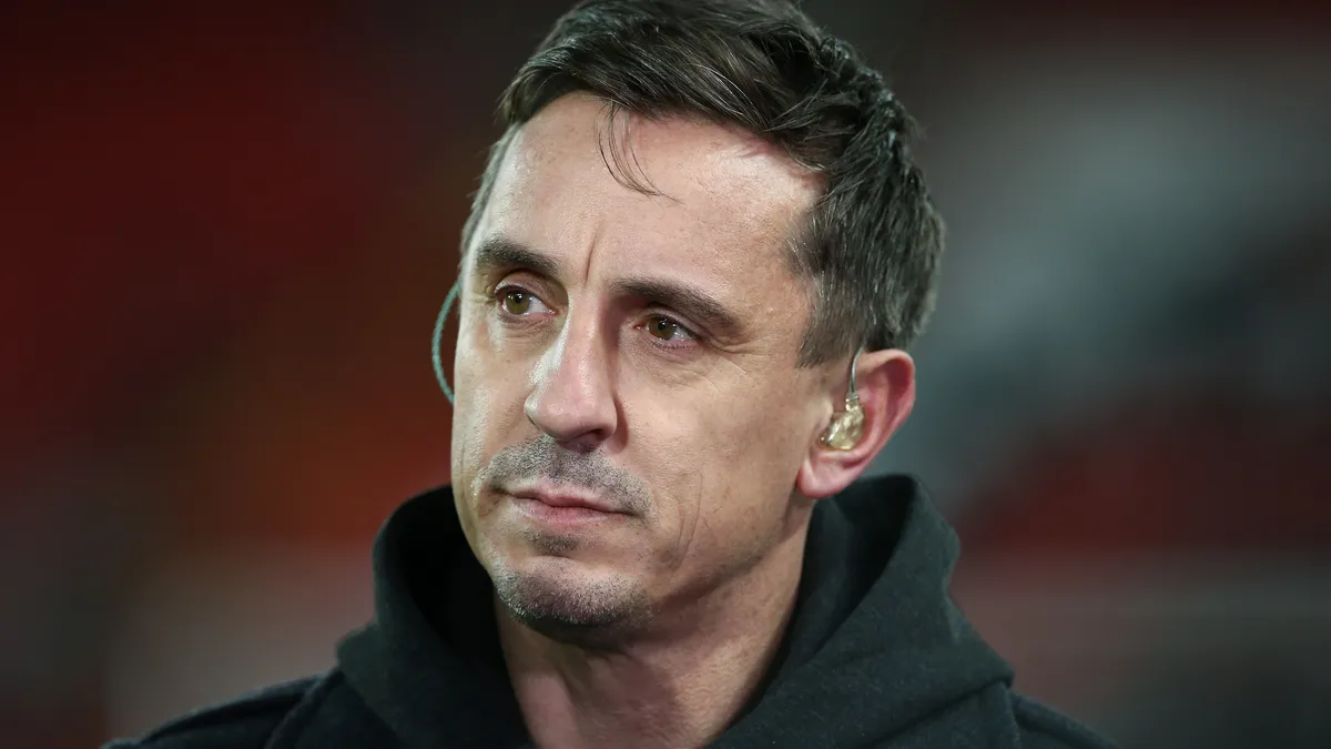 Скай Спортс се извини на отбор, наречен от Гари Невил "мафиотска групировка"