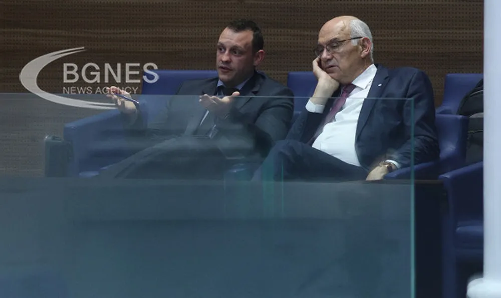 След три опита: Депутатите не успяха да съберат кворум за второ извънредно заседание днес