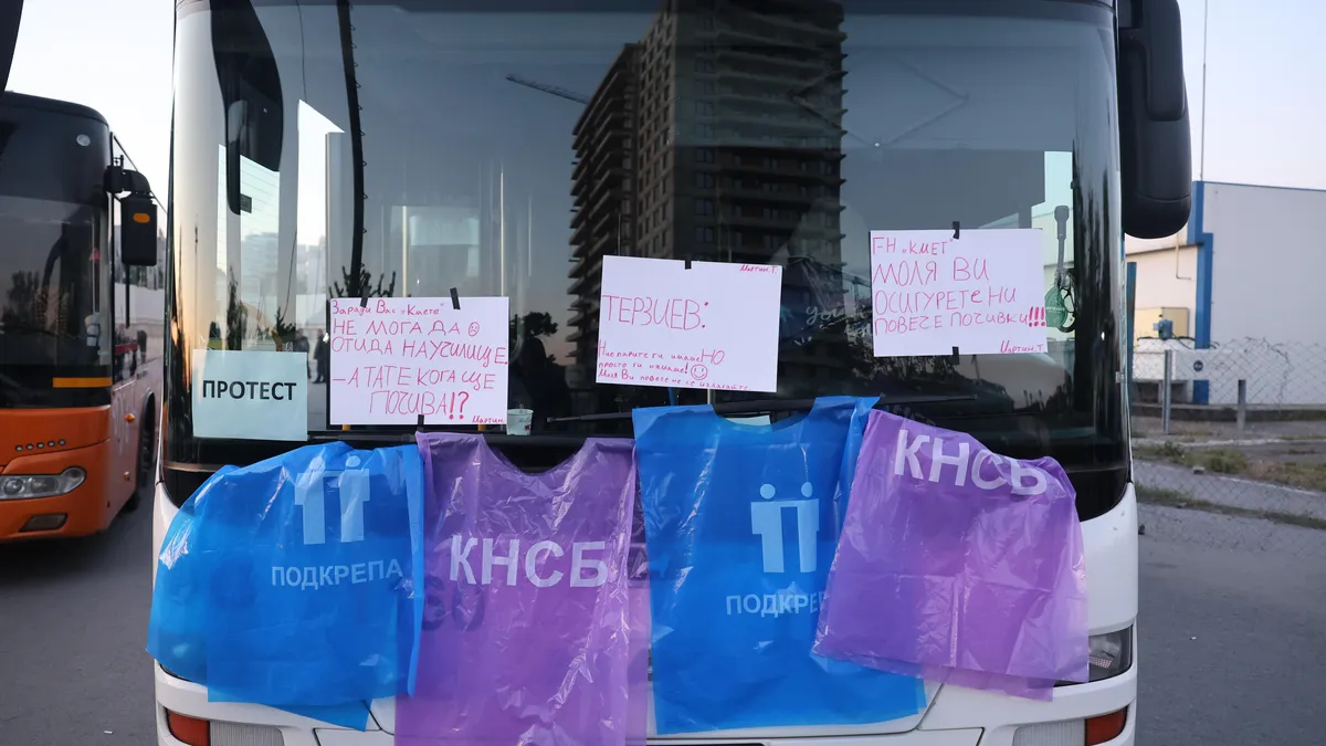 София отново осъмна блокирана без градски транспорт, учениците днес ще учат