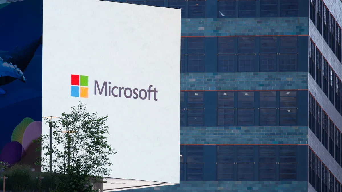 Спад в приходите от облачни услуги на Microsoft