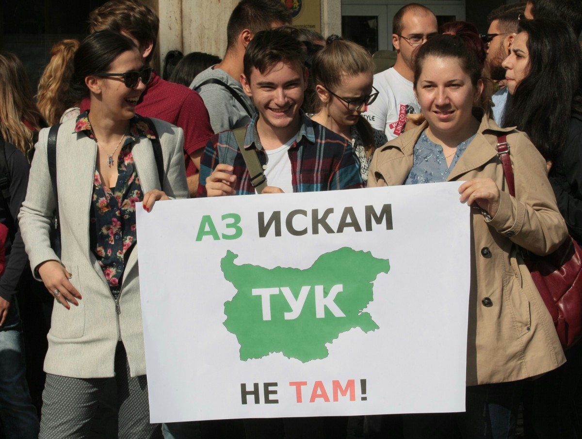 Специализанти протестират заради спорна наредба