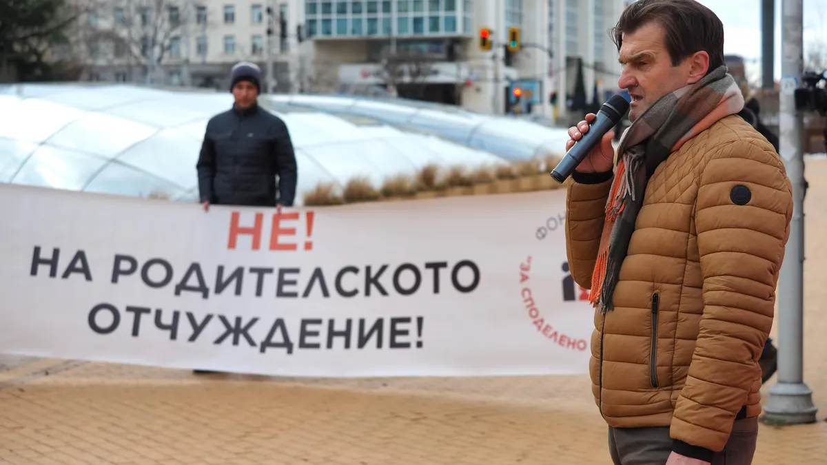 „Споделено родителство“: 531 000 са децата в риск в България