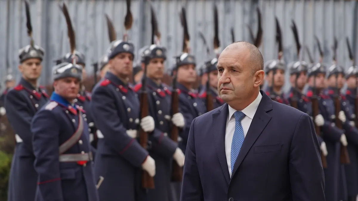 Според Румен Радев скоро няма да има депутат, който да е бил в казарма