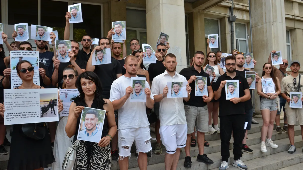 "Справедливост за Алекс": Варна протестира след смъртта на млад моторист 
