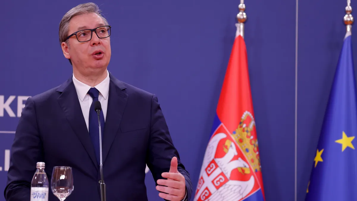 Сръбският писател Драган Великич: Сърбия е под хипноза. Вучич заложи на алчността и лицемерието