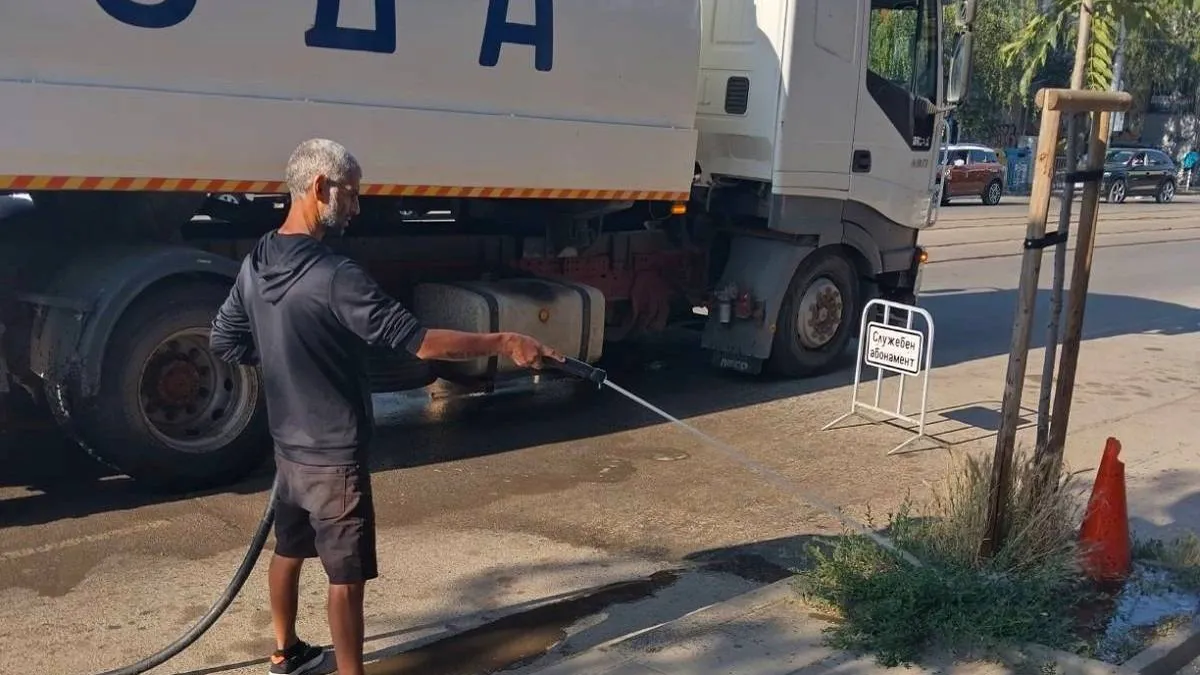 Столична община започва ежеседмично поливане на младите дръвчета по тротоарите и край пътните артерии