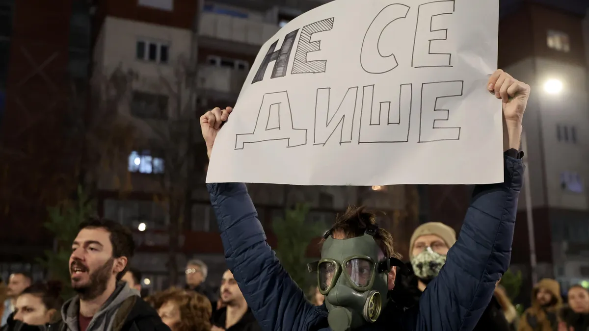 Стотици излязоха на протест срещу замърсяването на въздуха в Северна Македония 
