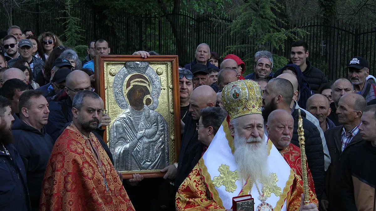 Стотици се включиха в литийното шествие в Бачковския манастир