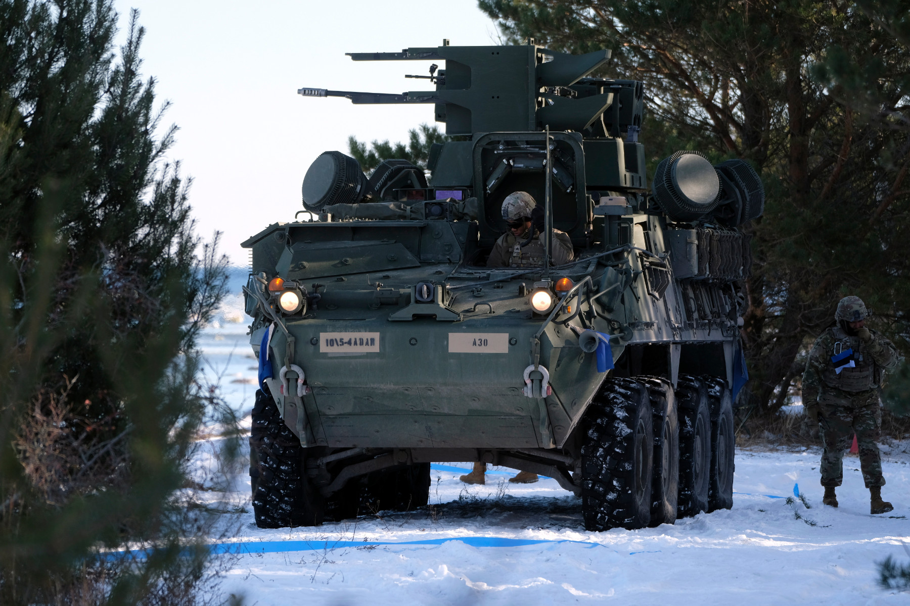 САЩ обмислят изпращането на бойни машини Stryker в Украйна