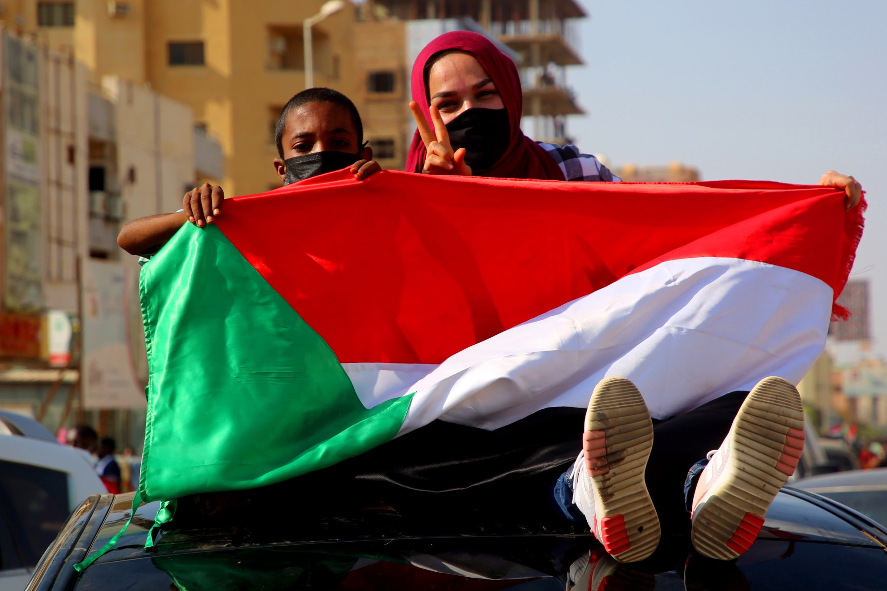 Арести на министри в Судан, очаква се обявяване на извънредно положение