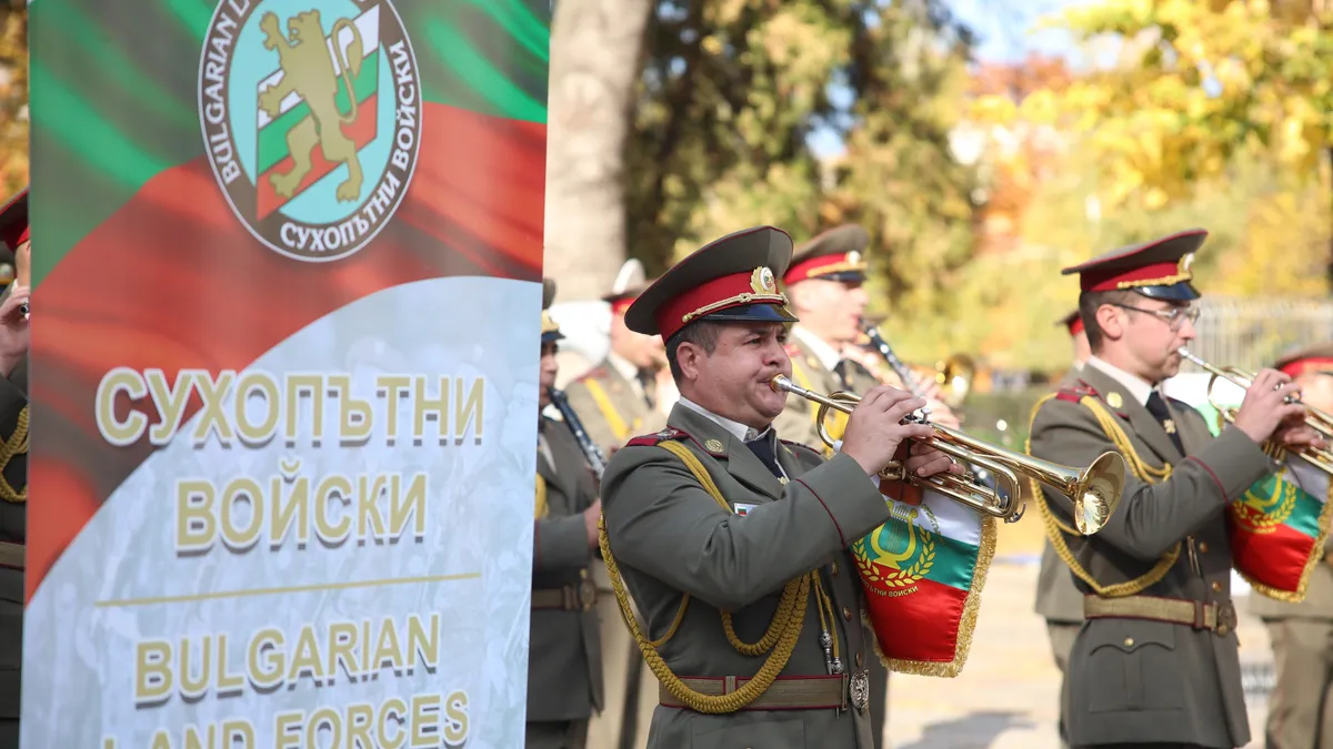 Сухопътните войски честват бойния си празник