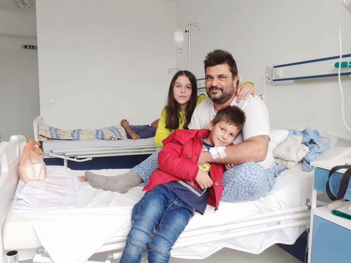 Тежко болен самотен баща се нуждае от помощ, за да живее