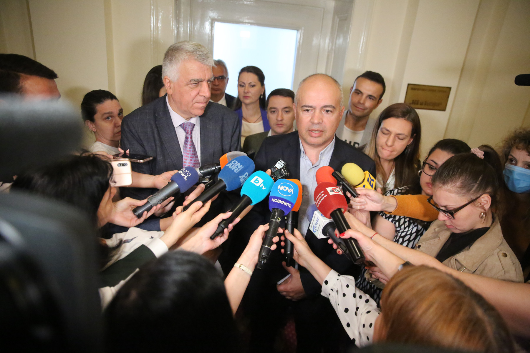 БСП подкрепя влизането в Еврозоната, позицията по РСМ няма да се промени