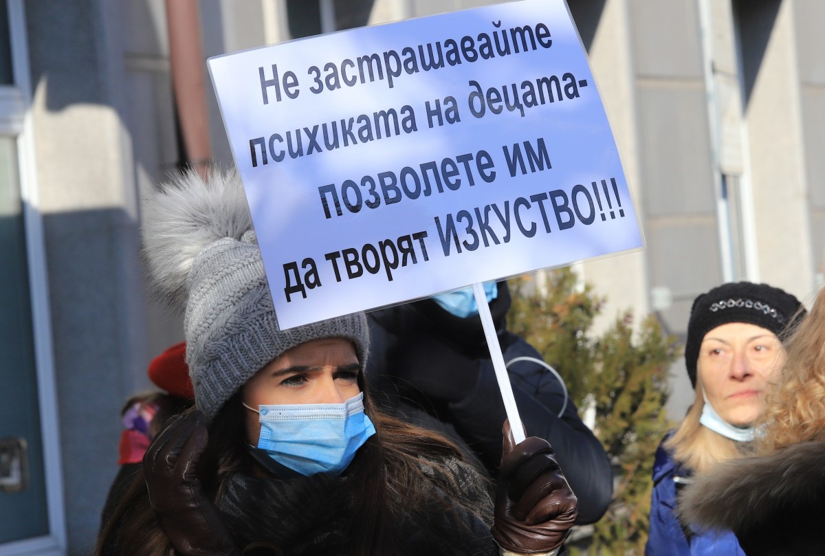 Танцовите зали и школите отварят на 1 февруари?