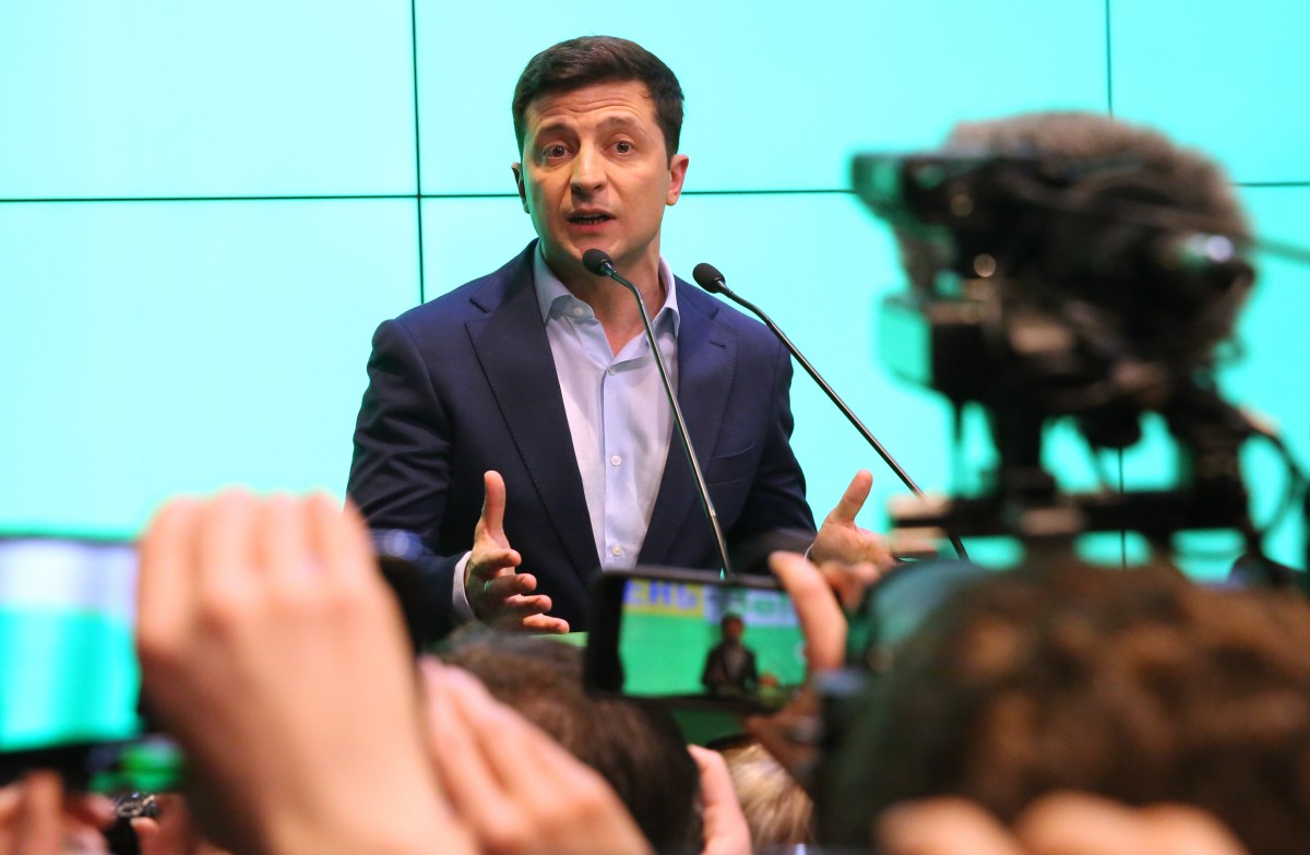 „Таймс“: Зеленски да убеди украинците, че не зависи от олигарси