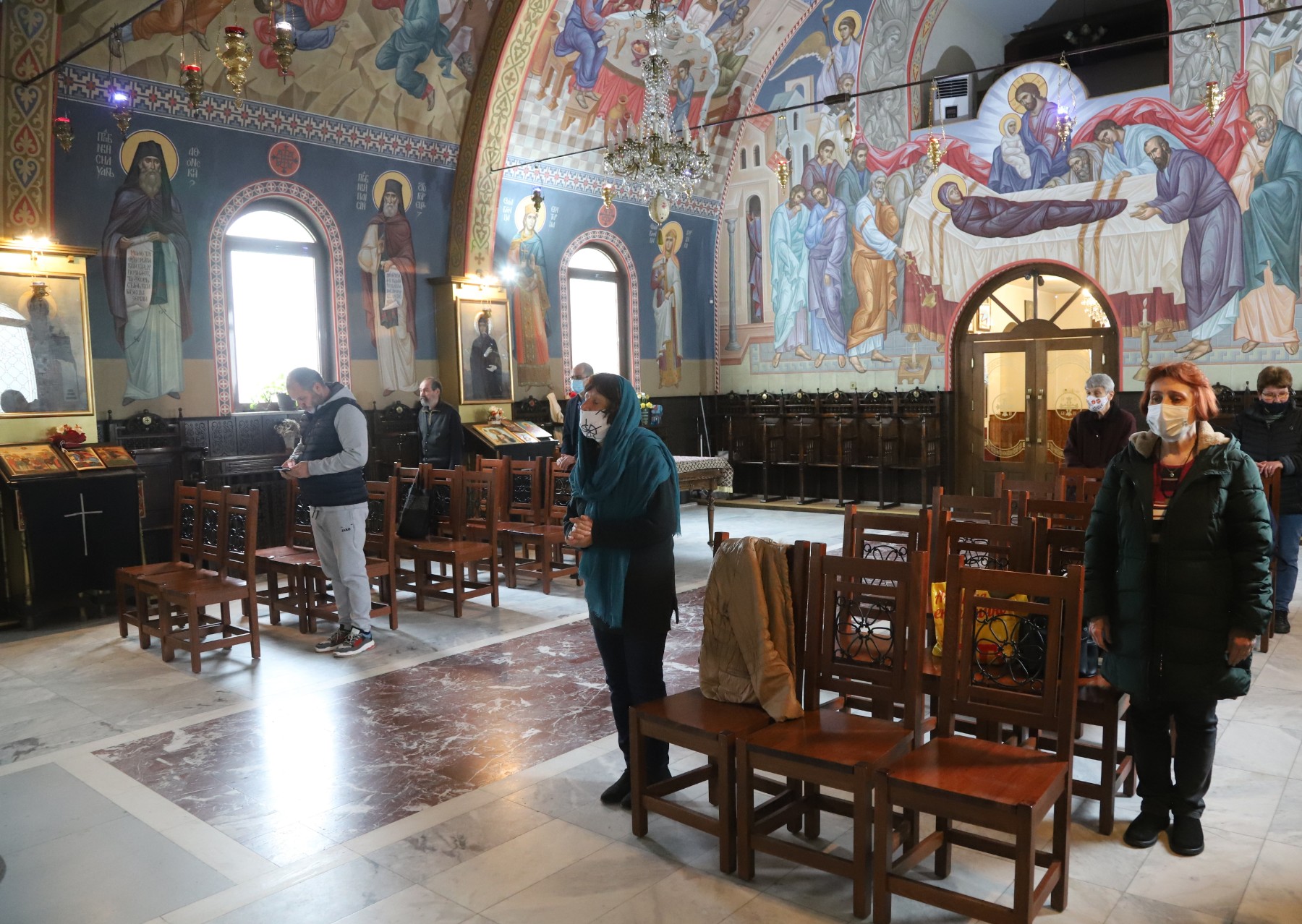 Православната църква почита Св. Пантелеймон и Св. Седмочисленици