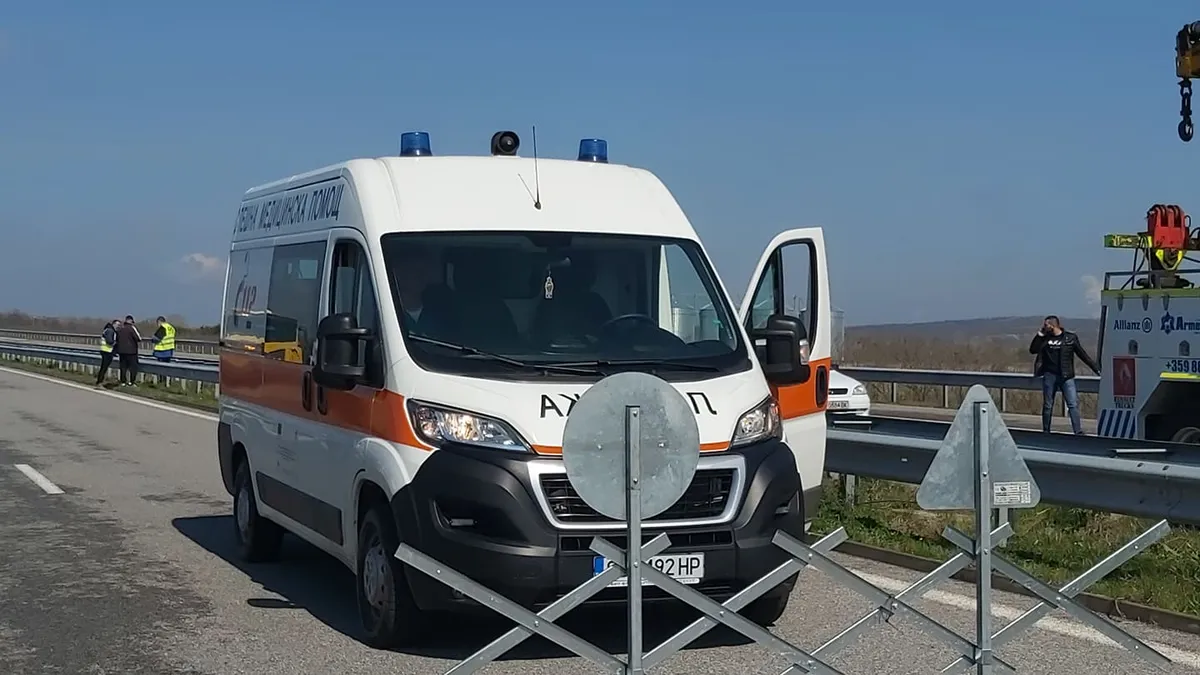Тежка катастрофа на магистрала „Марица”, от автомобил са изпаднали няколко души