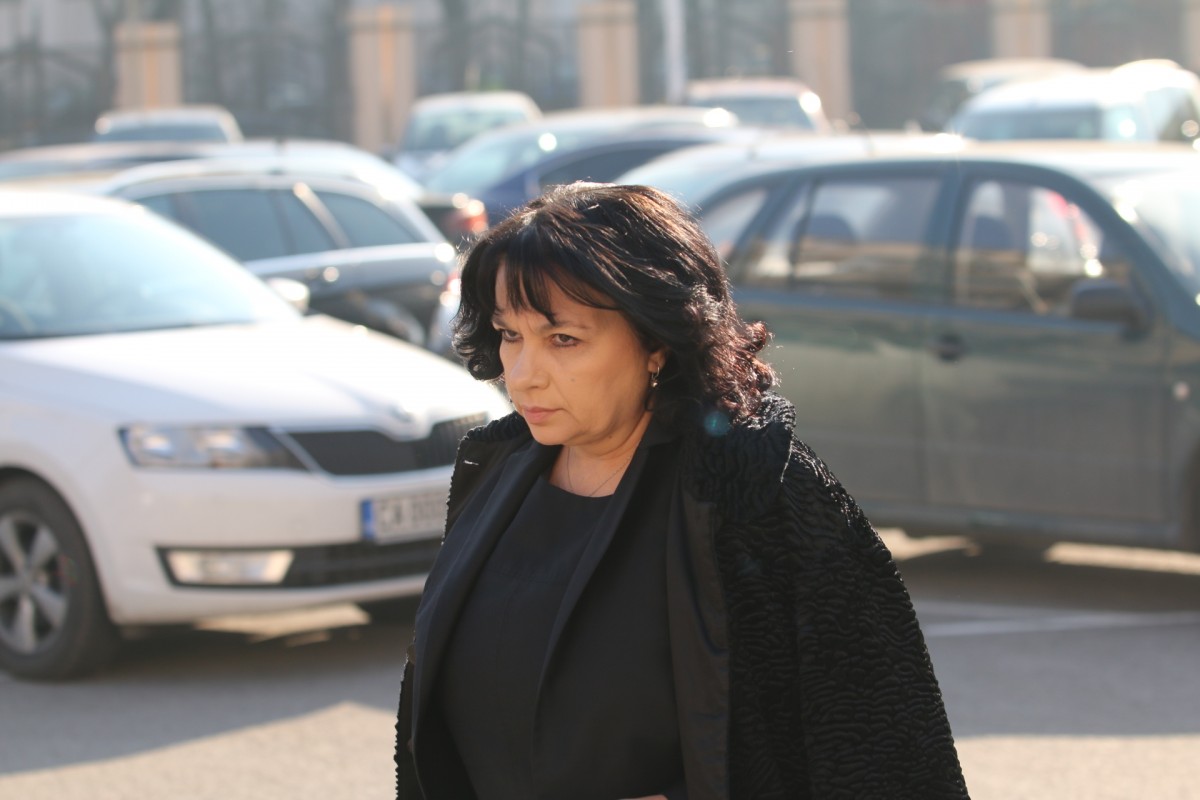 Теменужка Петкова: Правителството преговаря с „Газпром“ за цената на газа