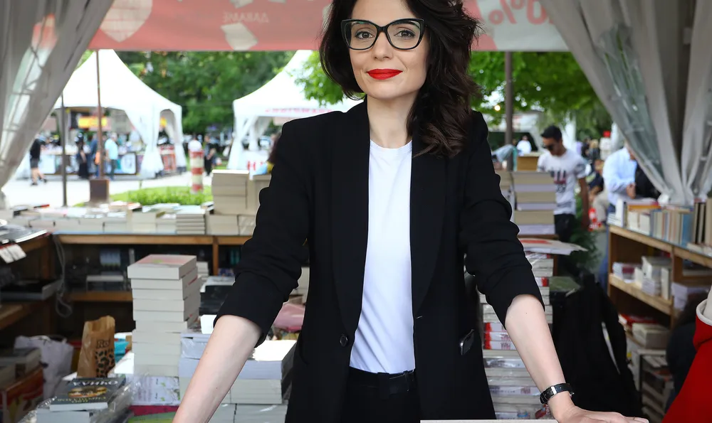 Темз Арабаджиева: Трилъри с доза хумор и книги за постигане на вътрешен мир са фаворитите през лятото