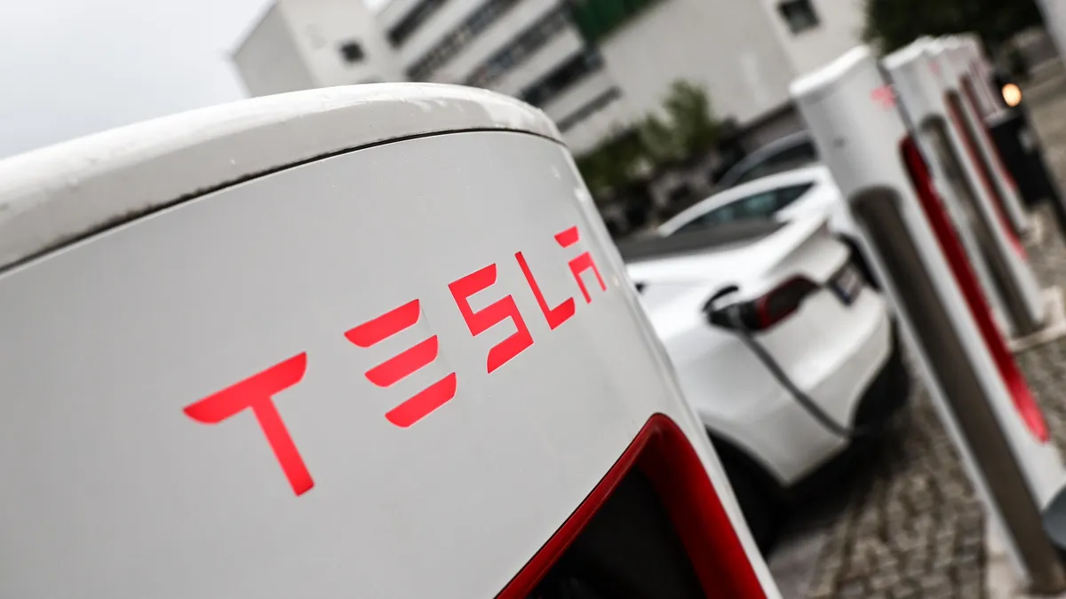 Tesla отчете 16% понижение на печалбата си за второто тримесечие на 2025 г. 