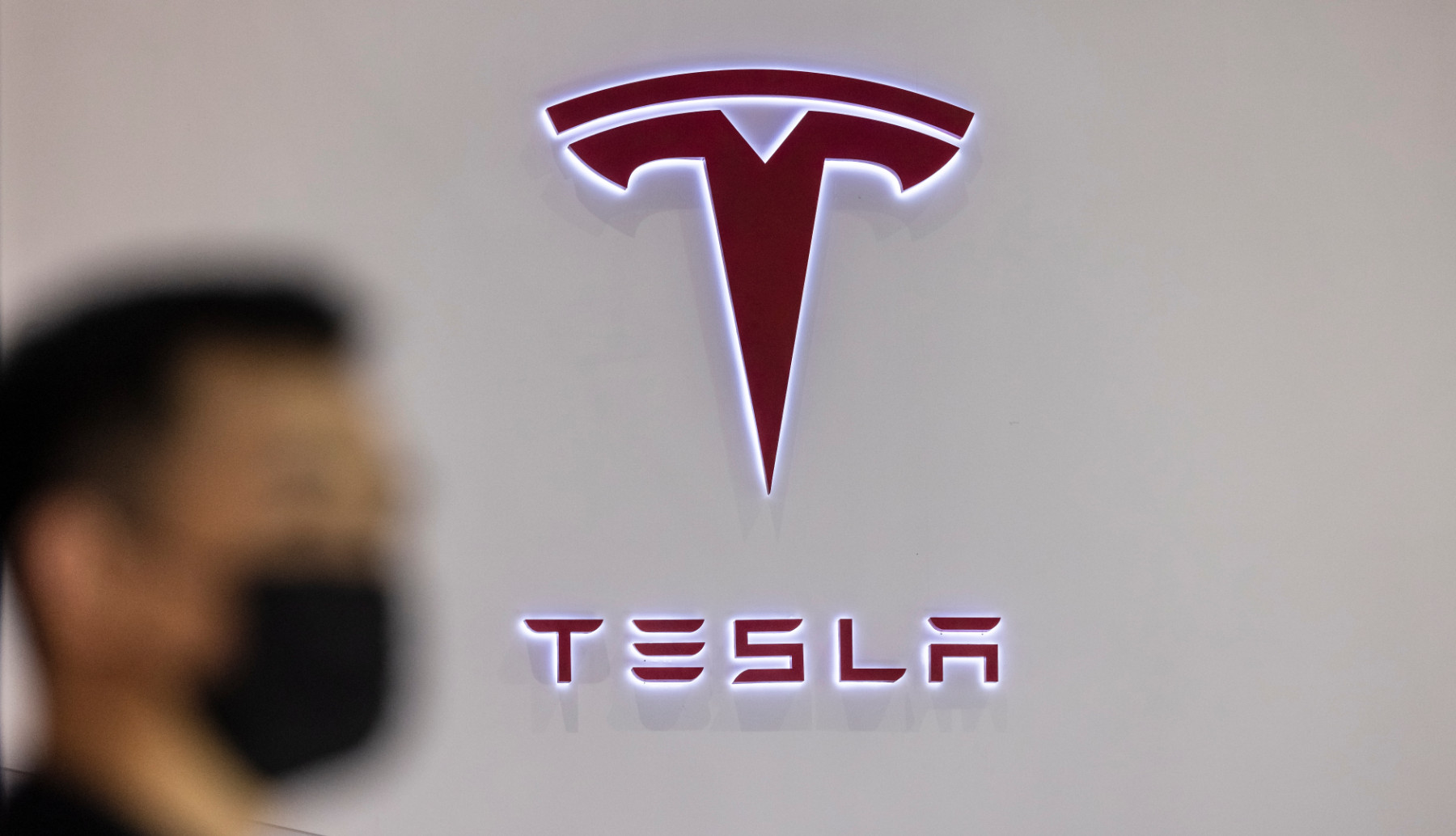 Tesla спря покупката на коли с биткойни