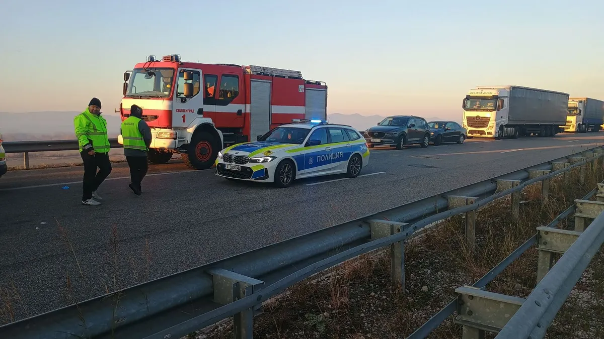 ТИР се вряза в двора на къща в Самоводене