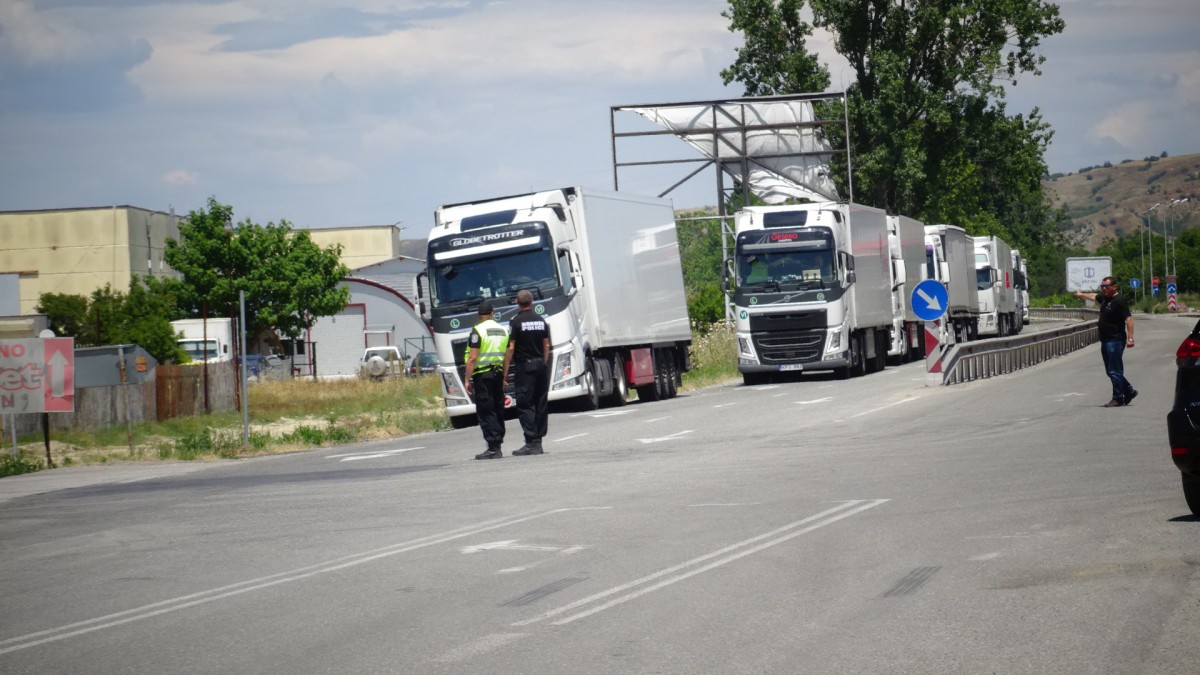 ТИР удари други два преди Лесово, пътят за пункта е затворен