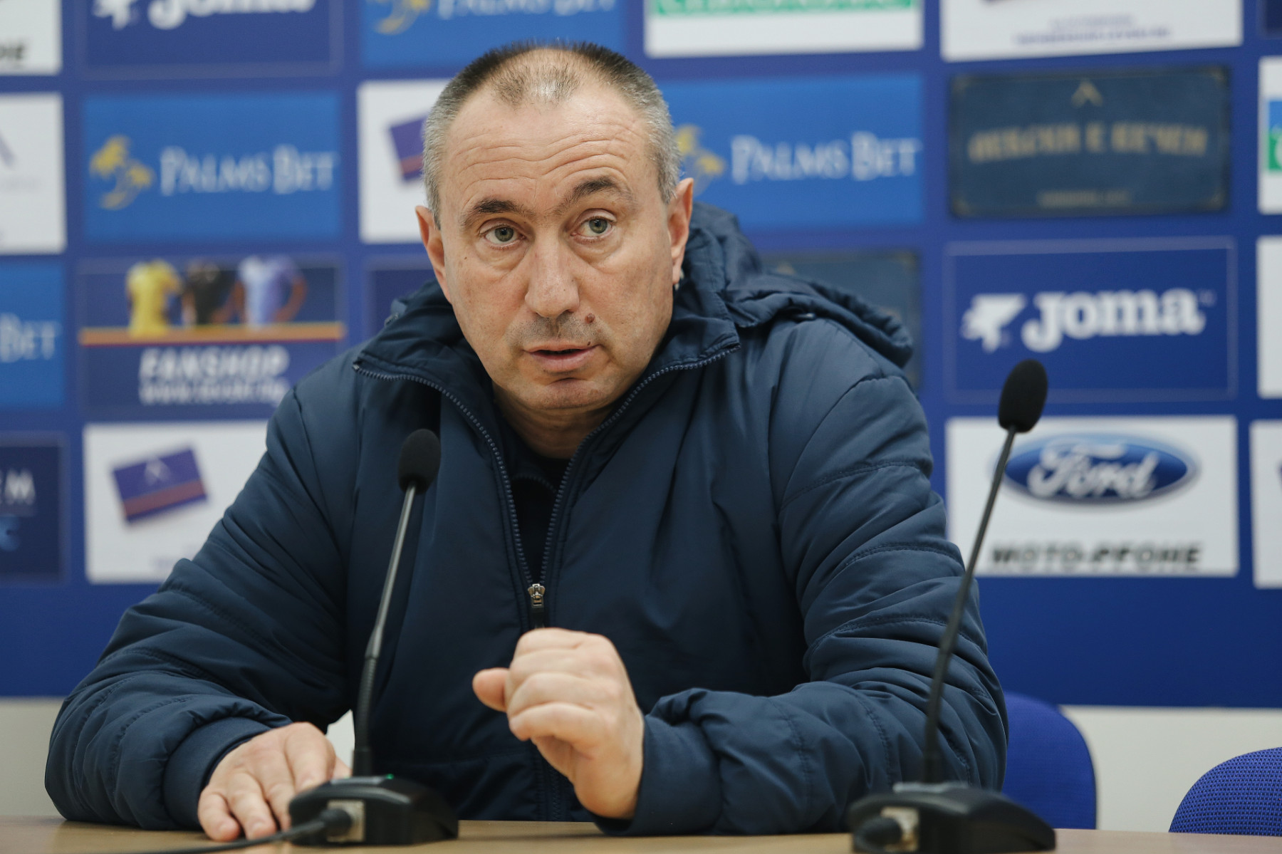 Стоилов: Очаквам един горд Левски срещу Лудогорец