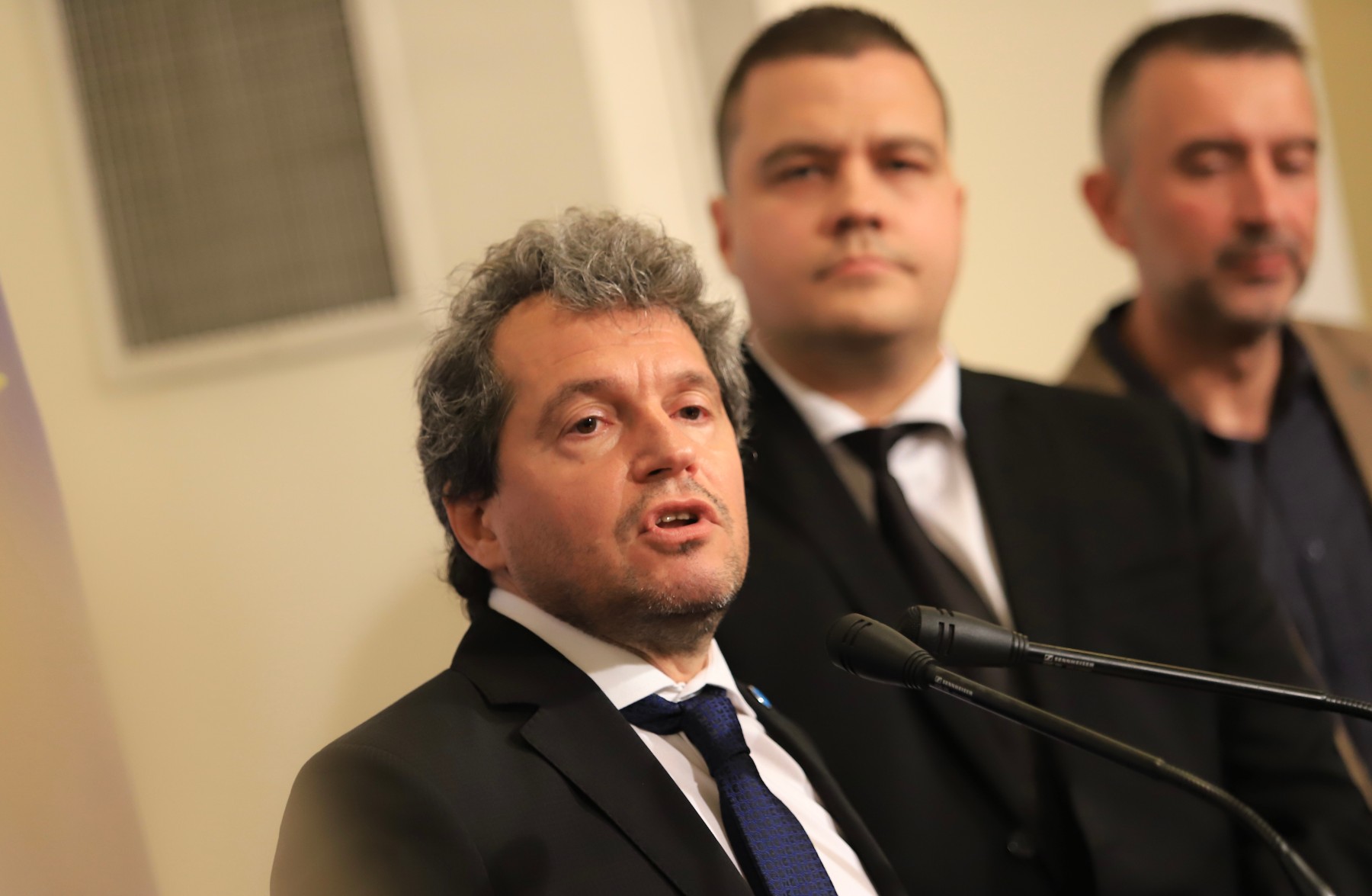 Тошко Йорданов размаха пръст на Иванов и Манолова, обвини в престъпление Асен Василев