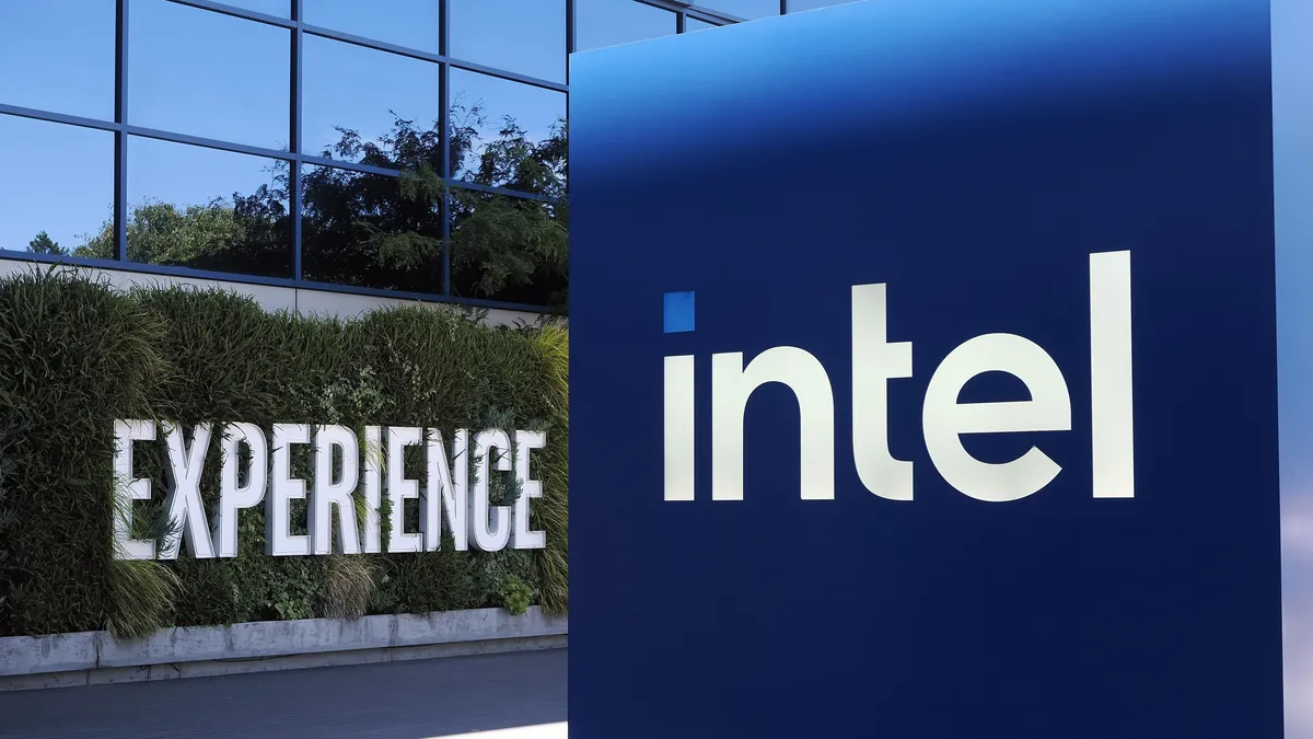 Тръмп и шефът на Intel проведоха интересна среща след призив за оставка